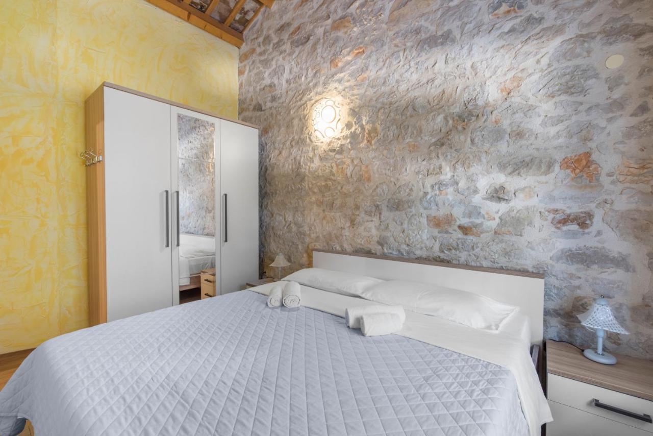 Villa Antonci-18, Pool, 3 Houses, Jacuzzi, Private Territory Antonci (Porec) Exterior foto