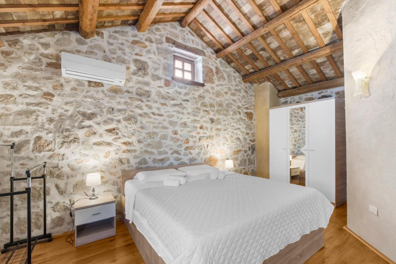Villa Antonci-18, Pool, 3 Houses, Jacuzzi, Private Territory Antonci (Porec) Exterior foto