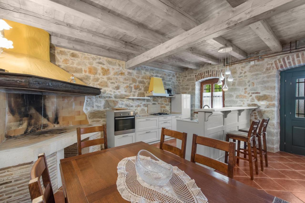 Villa Antonci-18, Pool, 3 Houses, Jacuzzi, Private Territory Antonci (Porec) Exterior foto