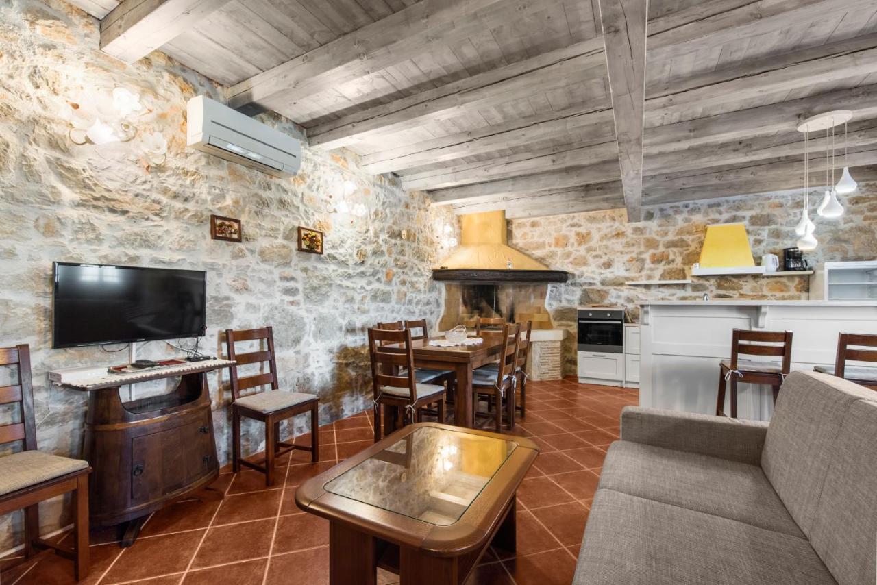 Villa Antonci-18, Pool, 3 Houses, Jacuzzi, Private Territory Antonci (Porec) Exterior foto