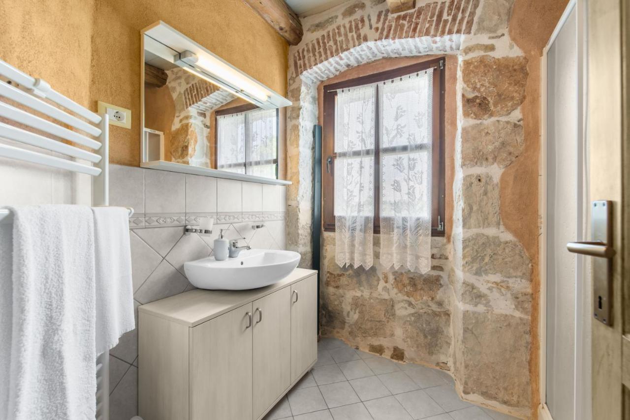 Villa Antonci-18, Pool, 3 Houses, Jacuzzi, Private Territory Antonci (Porec) Exterior foto