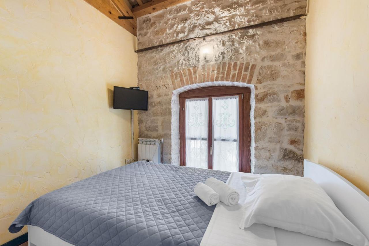 Villa Antonci-18, Pool, 3 Houses, Jacuzzi, Private Territory Antonci (Porec) Exterior foto