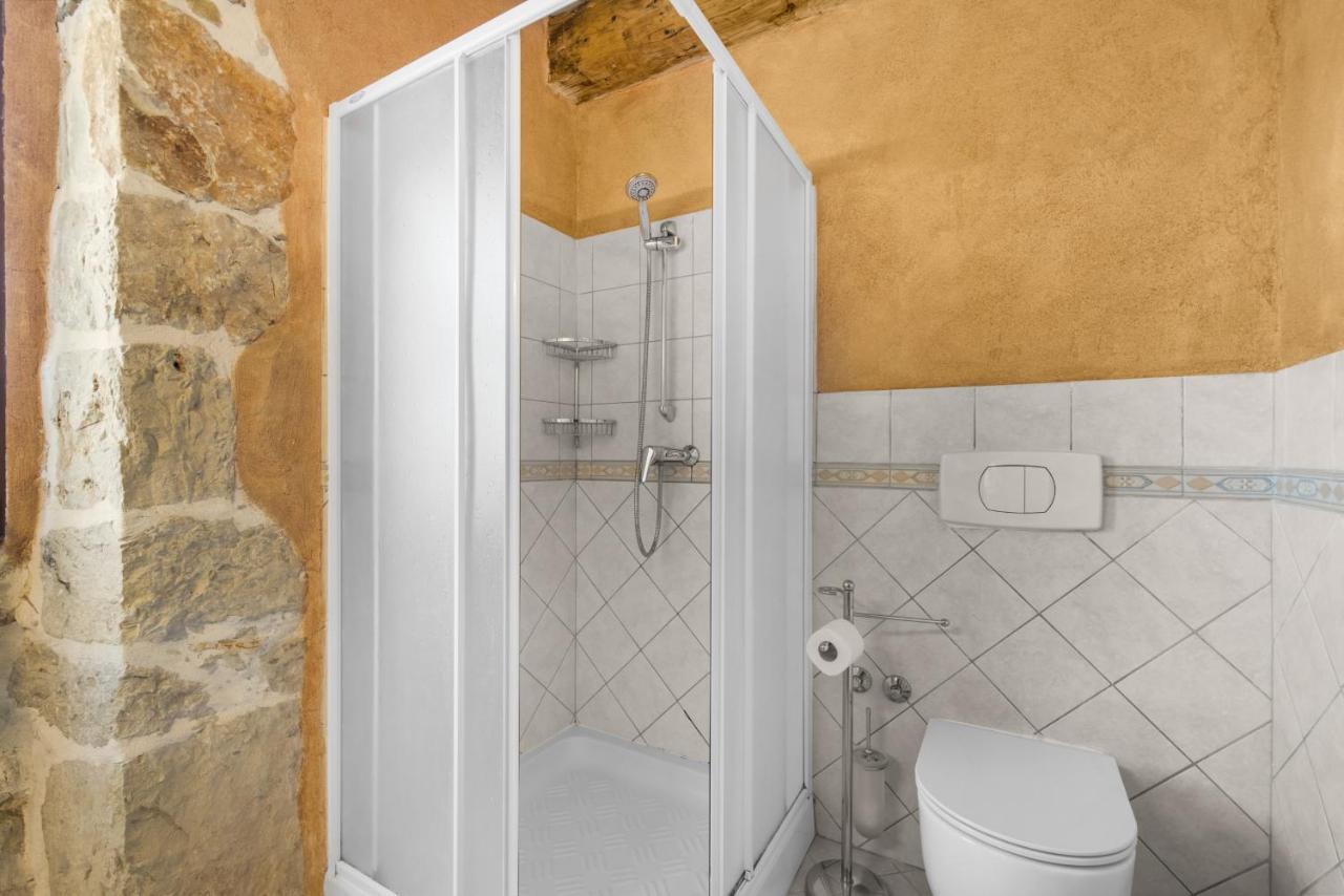 Villa Antonci-18, Pool, 3 Houses, Jacuzzi, Private Territory Antonci (Porec) Exterior foto