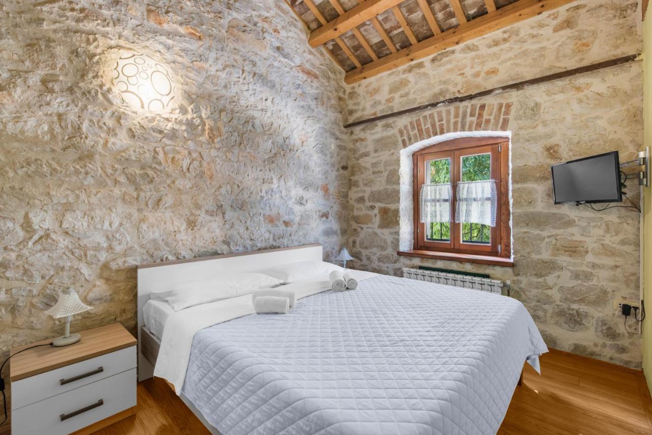 Villa Antonci-18, Pool, 3 Houses, Jacuzzi, Private Territory Antonci (Porec) Exterior foto