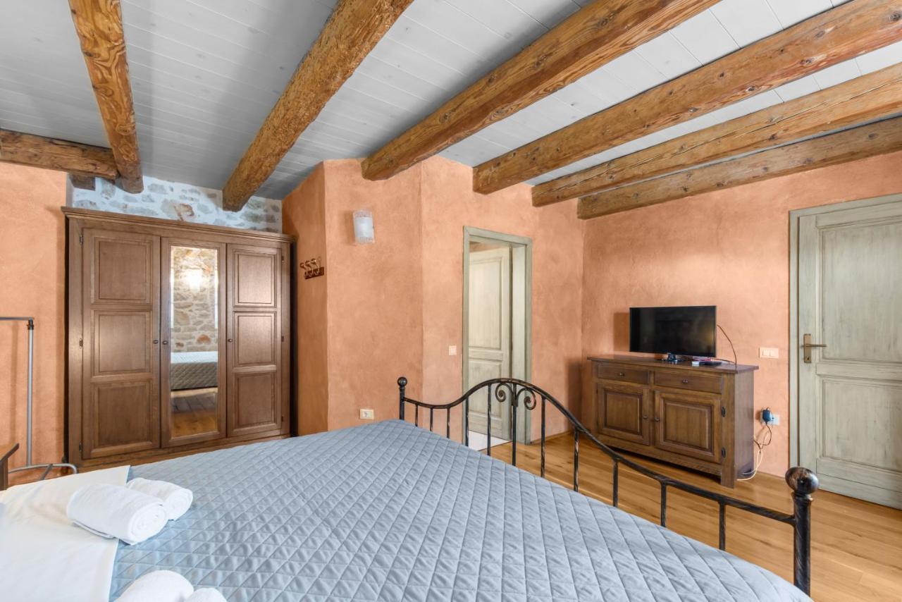 Villa Antonci-18, Pool, 3 Houses, Jacuzzi, Private Territory Antonci (Porec) Exterior foto