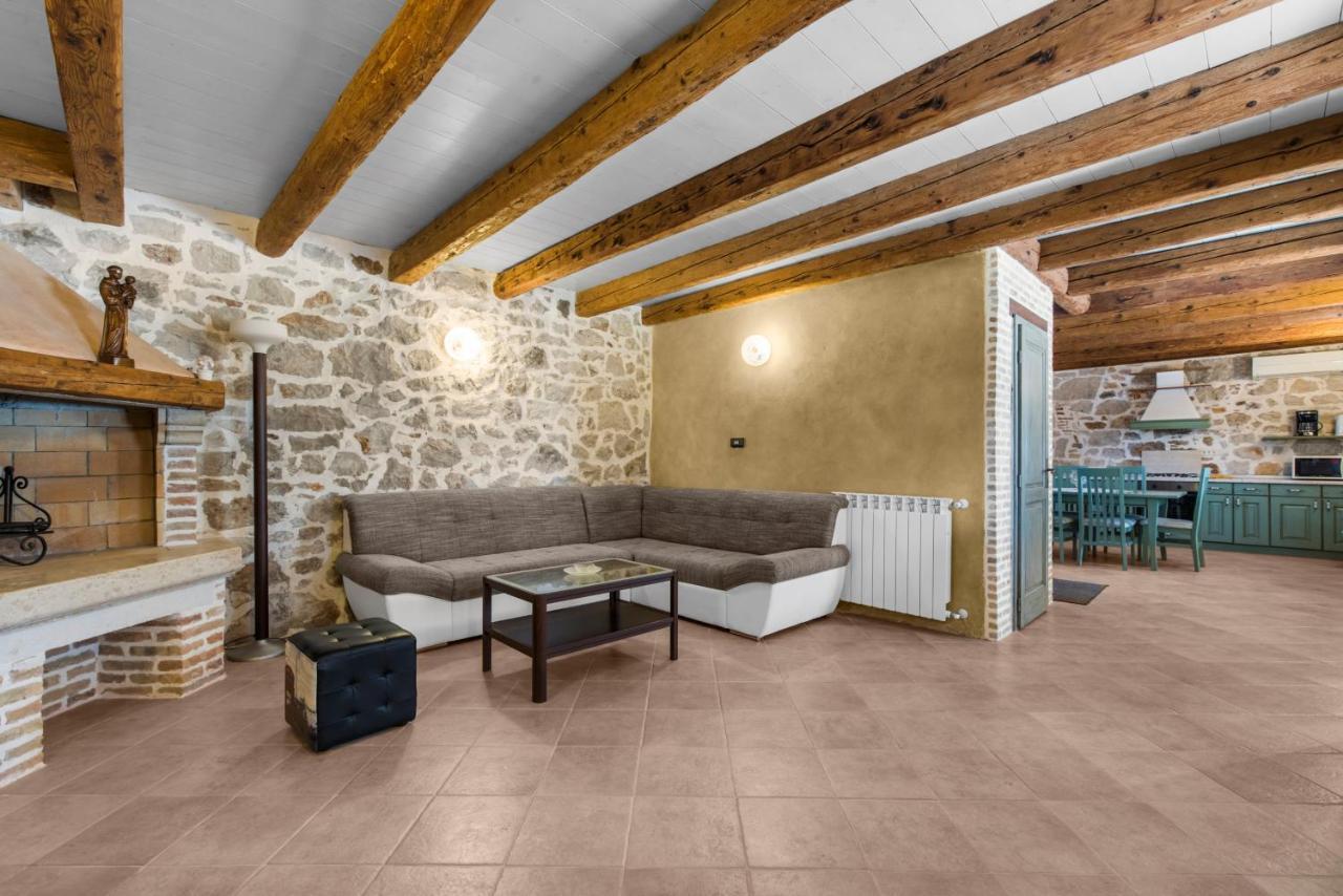 Villa Antonci-18, Pool, 3 Houses, Jacuzzi, Private Territory Antonci (Porec) Exterior foto