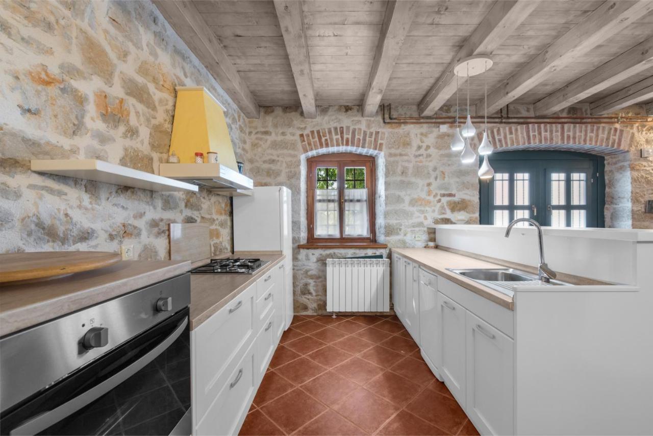 Villa Antonci-18, Pool, 3 Houses, Jacuzzi, Private Territory Antonci (Porec) Exterior foto