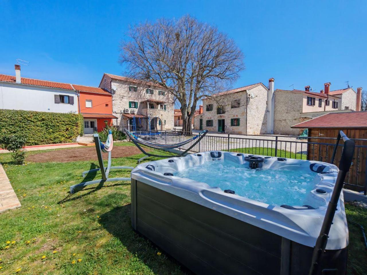 Villa Antonci-18, Pool, 3 Houses, Jacuzzi, Private Territory Antonci (Porec) Exterior foto